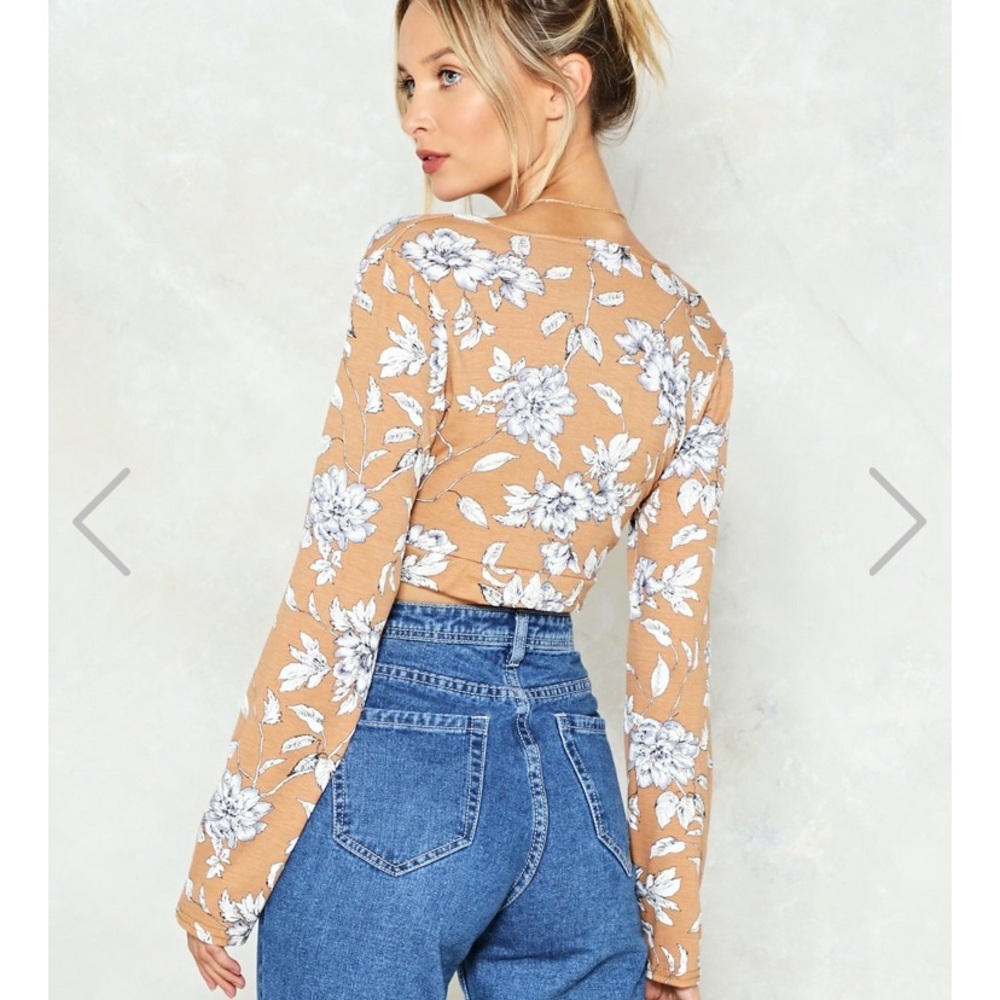 Knot Possible Floral Crop Top